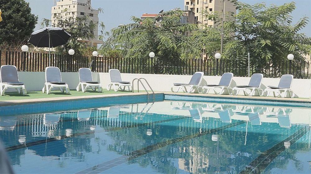 Queens Land Hotel Джуния Экстерьер фото