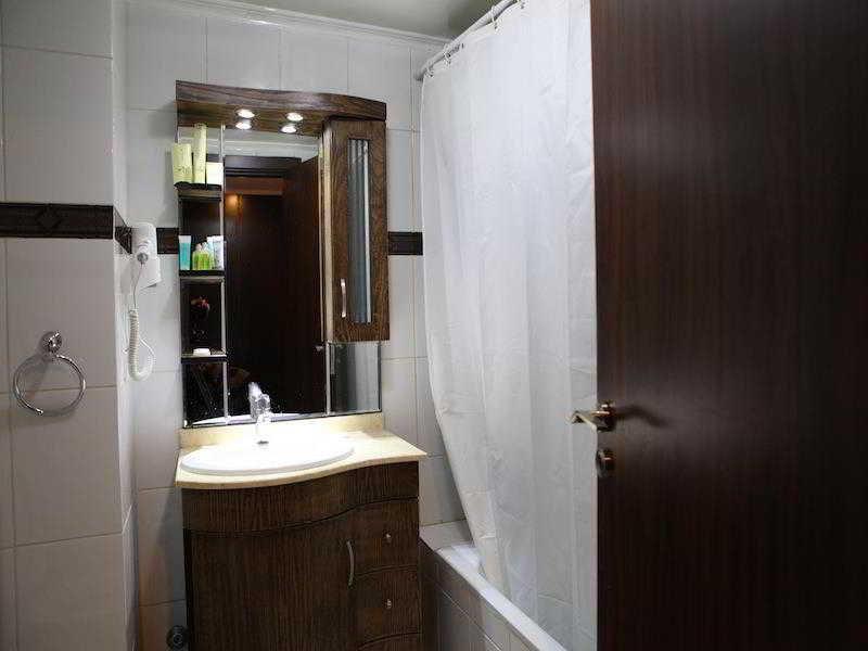 Queens Land Hotel Джуния Экстерьер фото